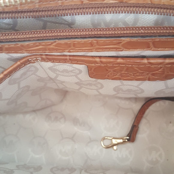 MICHAEL CORS SATCHEL BAG - Picture 10 of 16